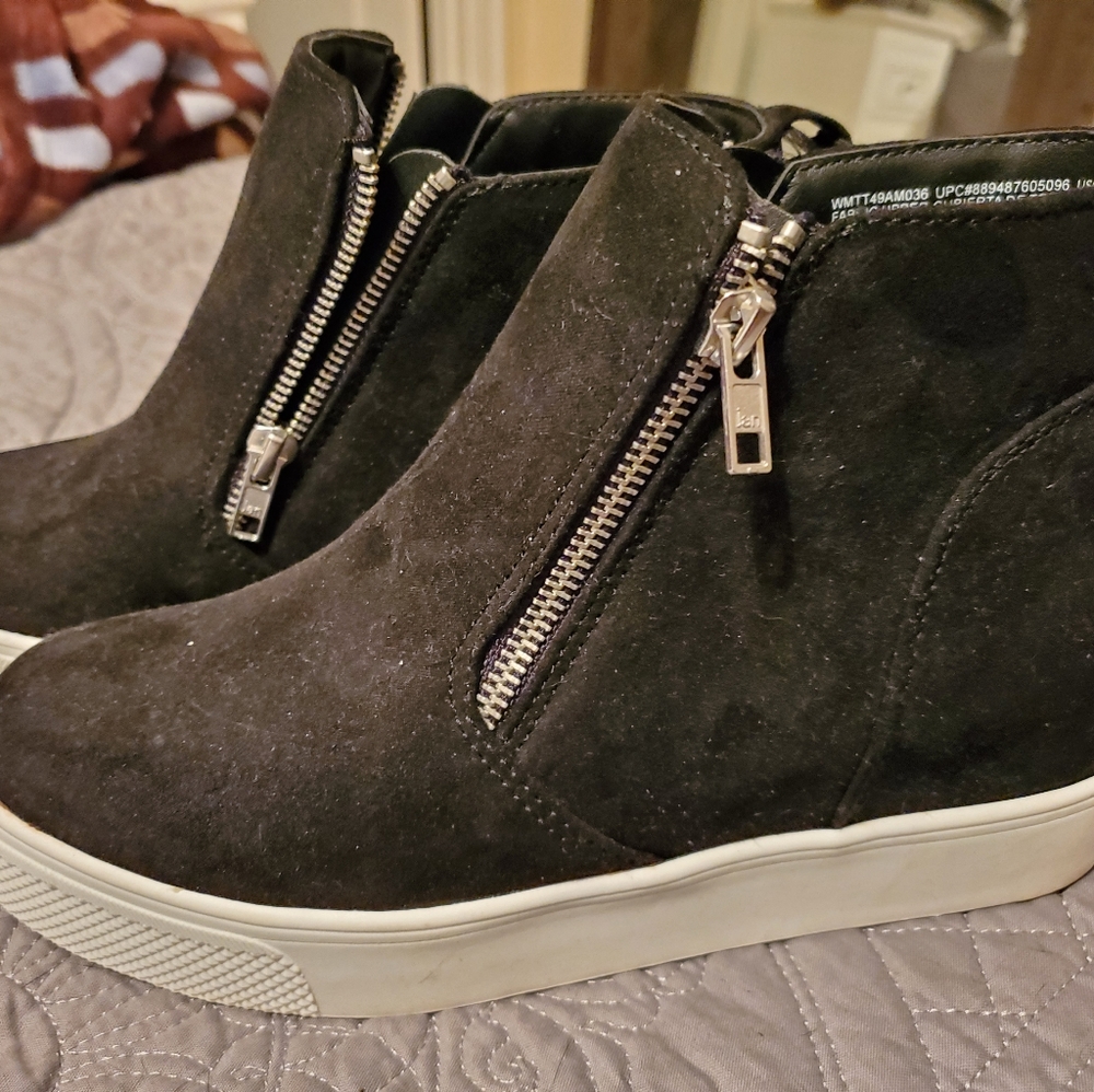 Black wedge sneakers
